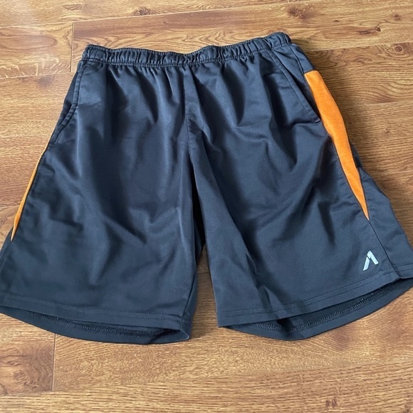 Qwick dry gray basketball shorts in size L - Picture 2 of 3